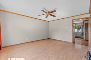 1072 N Highland Ave, Aurora, IL 60506 - Photo 2