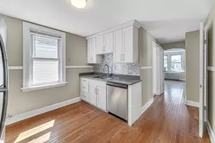 4824 W Byron St, Chicago, IL 60641 - Photo 2