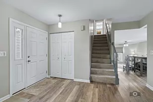 392 Basswood Ct, Carol Stream, IL 60188 - Photo 2