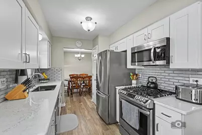 392 Basswood Court, Carol Stream, IL 60188 - Photo 8