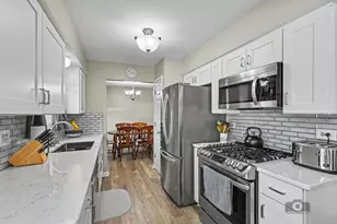 392 Basswood Ct, Carol Stream, IL 60188 - Photo 8