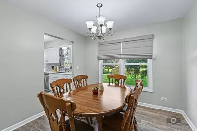 392 Basswood Court, Carol Stream, IL 60188 - Photo 6