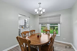 392 Basswood Ct, Carol Stream, IL 60188 - Photo 6