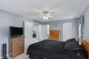 392 Basswood Ct, Carol Stream, IL 60188 - Photo 18