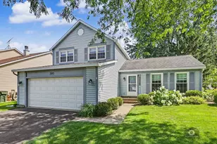 392 Basswood Ct, Carol Stream, IL 60188 - Photo 1