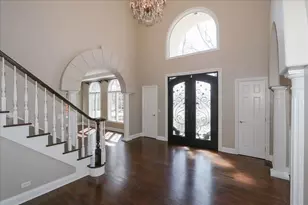 5N523 E Lakeview Cir, Saint Charles, IL 60175 - Photo 8