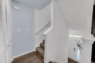 911 Charlton Ln, Naperville, IL 60563 - Photo 22