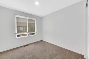911 Charlton Ln, Naperville, IL 60563 - Photo 10