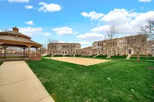911 Charlton Ln, Naperville, IL 60563 - Photo 18
