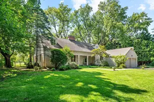 1360 Sunview Ln, Winnetka, IL 60093 - Photo 2