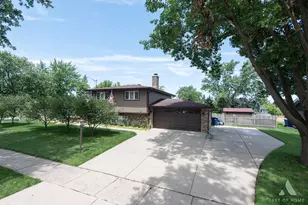 8140 W 91st St, Hickory Hills, IL 60457 - Photo 2