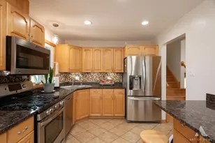 8140 W 91st St, Hickory Hills, IL 60457 - Photo 10