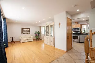 8140 W 91st St, Hickory Hills, IL 60457 - Photo 4