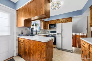 1602 Avalon Ave, Joliet, IL 60435 - Photo 6