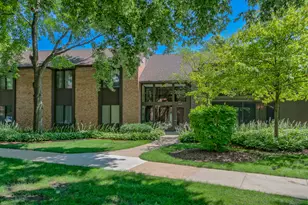 740 Saint Andrews Ln, Crystal Lake, IL 60014 - Photo 2
