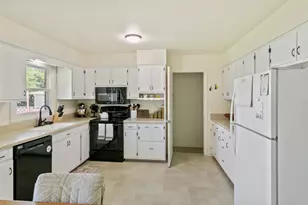 1870 Elizabeth Ln, Aurora, IL 60505 - Photo 4