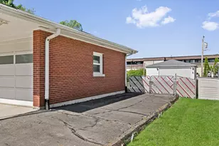 1870 Elizabeth Ln, Aurora, IL 60505 - Photo 24