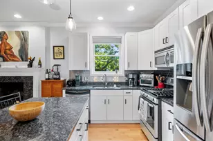 2115 W Crystal St, Chicago, IL 60622 - Photo 8