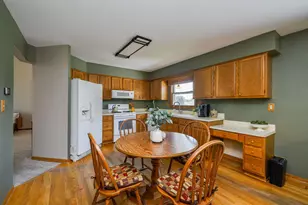 102 Juniper Dr, North Aurora, IL 60542 - Photo 8