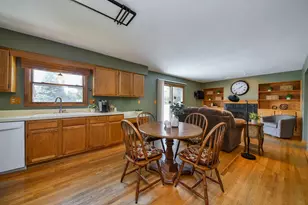 102 Juniper Dr, North Aurora, IL 60542 - Photo 10