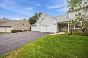 66 Beechmont Ct, Schaumburg, IL 60193 - Photo 2