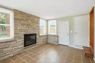 370 Oakwood Dr, Crete, IL 60417 - Photo 12