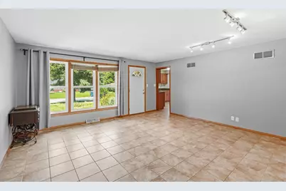 370 Oakwood Drive, Crete, IL 60417 - Photo 10