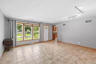 370 Oakwood Dr, Crete, IL 60417 - Photo 10