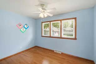 370 Oakwood Dr, Crete, IL 60417 - Photo 14
