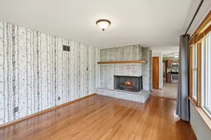 370 Oakwood Dr, Crete, IL 60417 - Photo 6