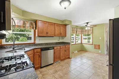370 Oakwood Drive, Crete, IL 60417 - Photo 4