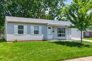 103 Willow Rd, Streamwood, IL 60107 - Photo 2