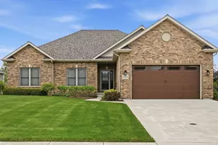 1934 Parkside Dr, Sycamore, IL 60178 - Photo 2
