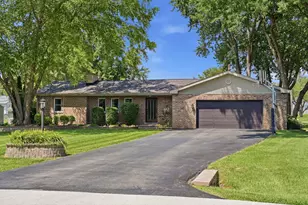 28 S Cherry Dr, Oswego, IL 60543 - Photo 2