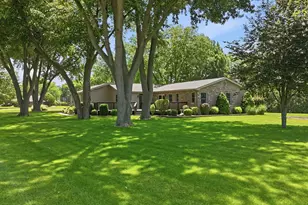 28 S Cherry Dr, Oswego, IL 60543 - Photo 6