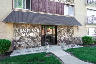 915 Graceland Ave, Des Plaines, IL 60016 - Photo 2