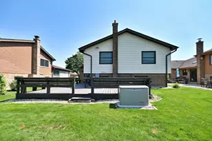 10542 Camelot St, Westchester, IL 60154 - Photo 2