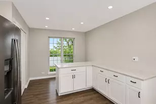 622 Grosse Pointe Cir, Vernon Hills, IL 60061 - Photo 10