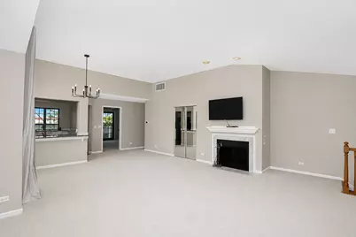 622 Grosse Pointe Circle, Vernon Hills, IL 60061 - Photo 4