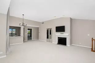 622 Grosse Pointe Cir, Vernon Hills, IL 60061 - Photo 4
