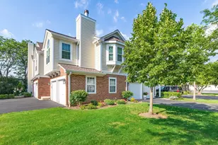 622 Grosse Pointe Cir, Vernon Hills, IL 60061 - Photo 1