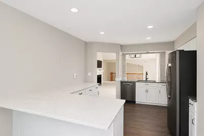 622 Grosse Pointe Circle, Vernon Hills, IL 60061 - Photo 8
