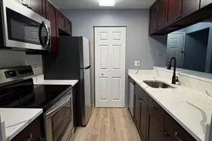104 Glengarry Dr, Bloomingdale, IL 60108 - Photo 2