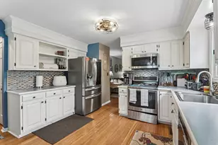 1644 Swallow St, Naperville, IL 60565 - Photo 4