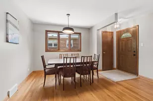 10025 S 53rd Ave, Oak Lawn, IL 60453 - Photo 4