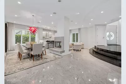 920 Saint Stephens Green, Oak Brook, IL 60523 - Photo 8