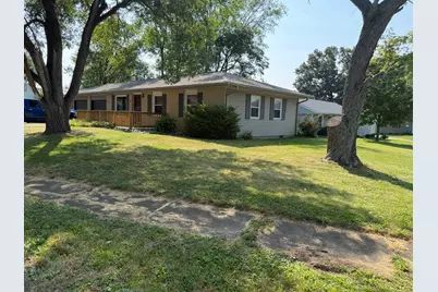8 Sandburg Court, Clifton, IL 61727 - Photo 2