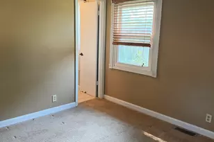 8 Sandburg Ct, Clifton, IL 61727 - Photo 20