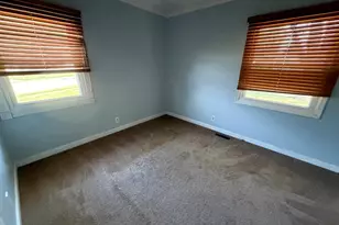 8 Sandburg Ct, Clifton, IL 61727 - Photo 14