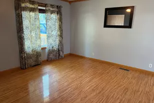 8 Sandburg Ct, Clifton, IL 61727 - Photo 10
